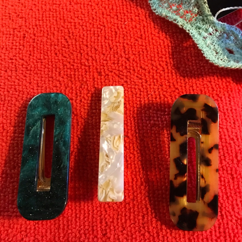 3/$20 Hair Accessory Bundle - Picture 5 of 5